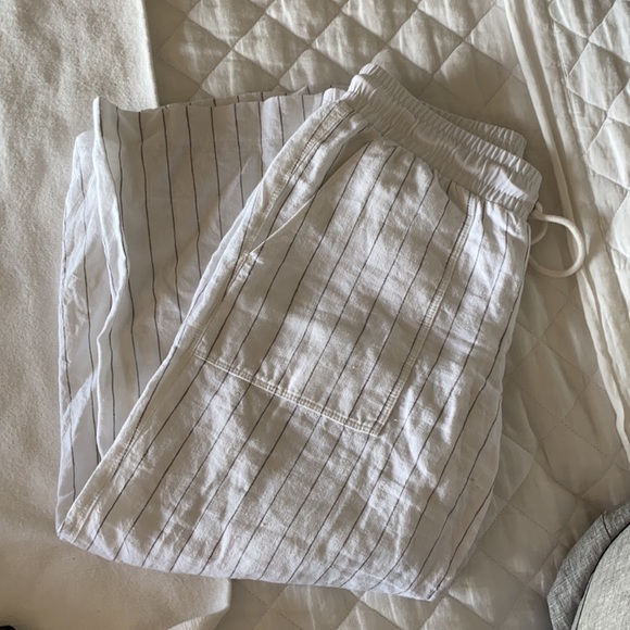 Athleta Bali Linen Crop - White w grey stripes - Picture 3 of 4